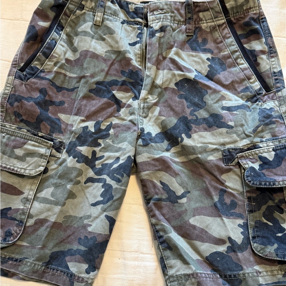 Quiksilver Men's Green Camouflage Cargo Shorts